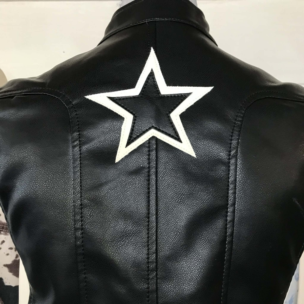 Stoosh NWOT Faux Leather Zip Up Star Outlay Vest Womens Size Small - Picture 7 of 8